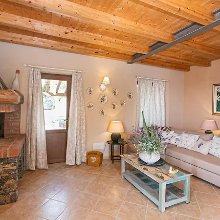 Homes In Genoa - Charming راباللو